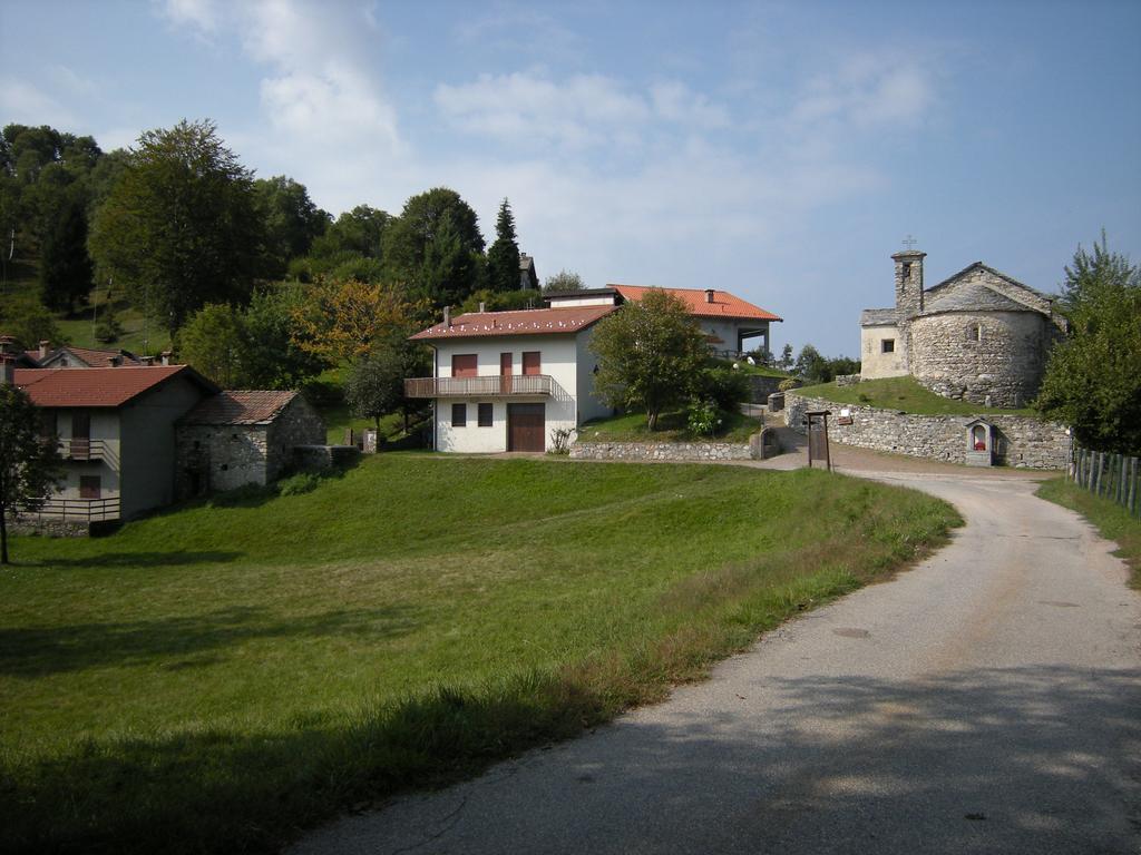 La Casa Del Borgo Bed & Breakfast Brissago-Valtravaglia Eksteriør bilde
