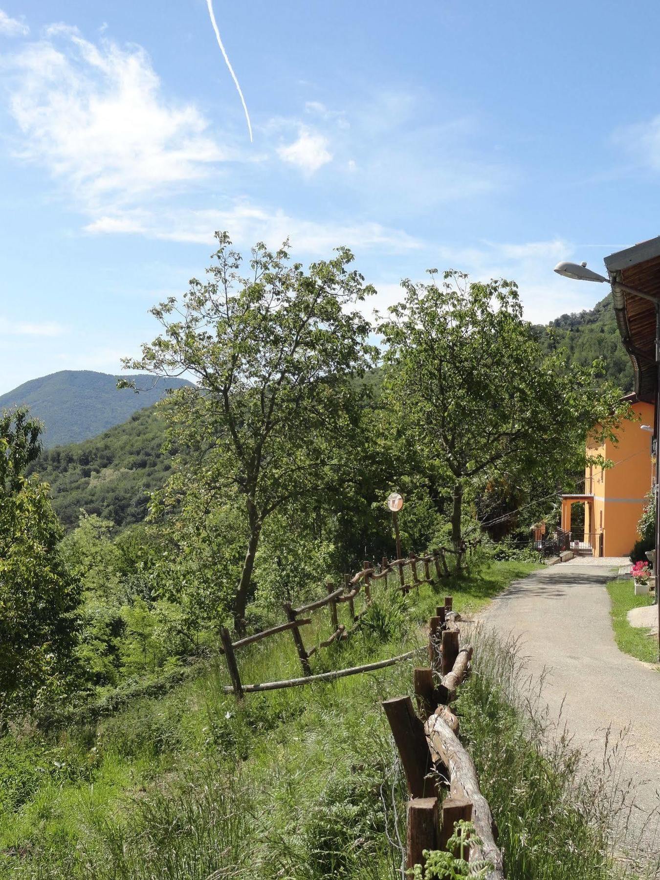 La Casa Del Borgo Bed & Breakfast Brissago-Valtravaglia Eksteriør bilde