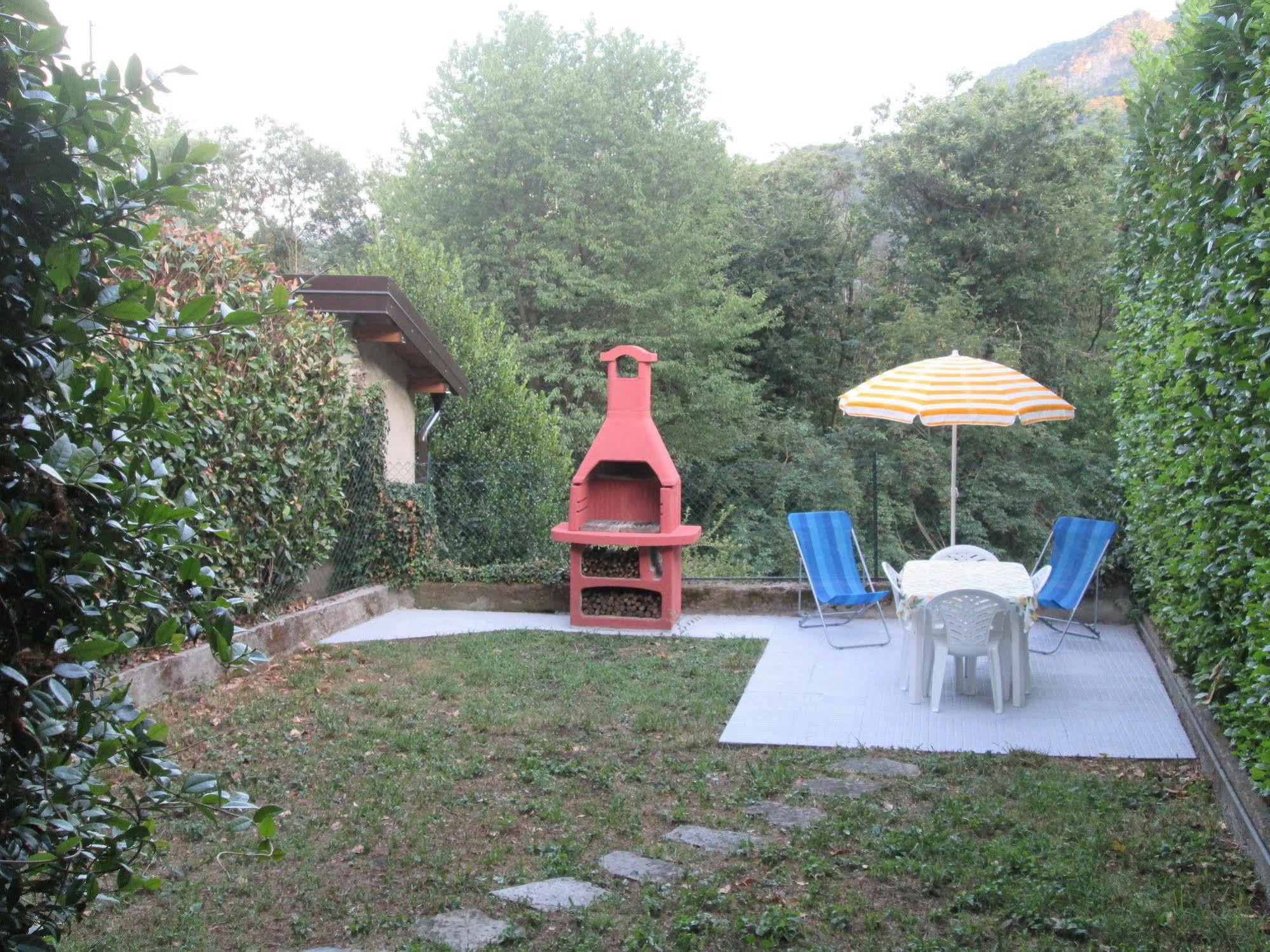 La Casa Del Borgo Bed & Breakfast Brissago-Valtravaglia Eksteriør bilde